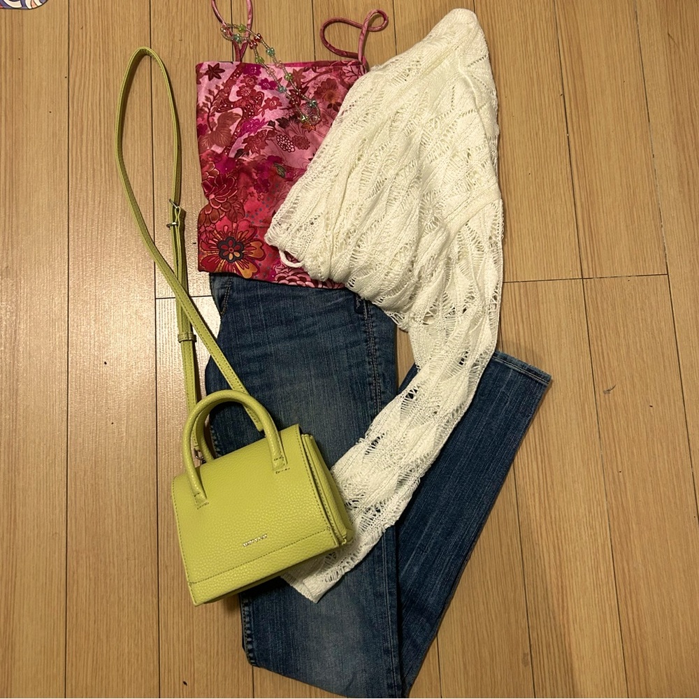 Y2K, Sliver Aiko Slim Jeans. Low waisted, light wash denim.